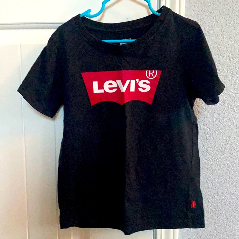Size 6-7 Black LEVI’S short sleeve t-shirt